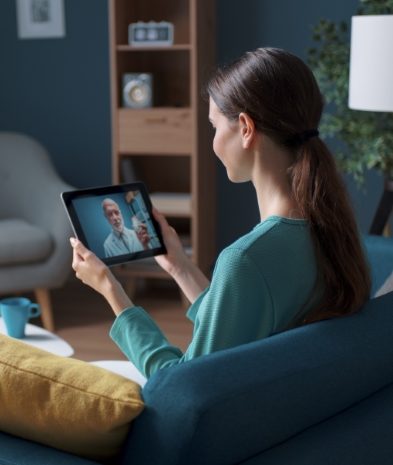 virtual-telehealth-woman-and-couslor